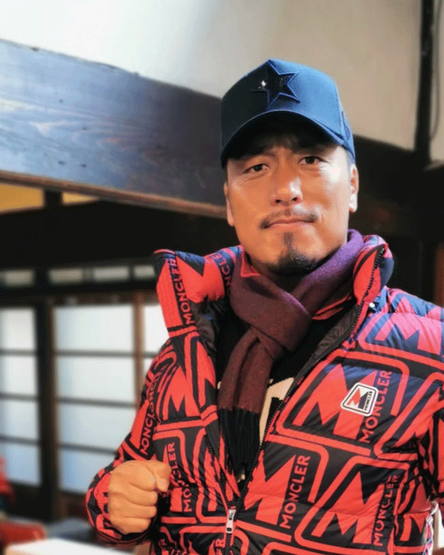 鷹木信悟<br>さん